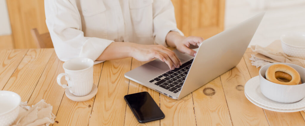 Woman use Klaviyo to manage preferences