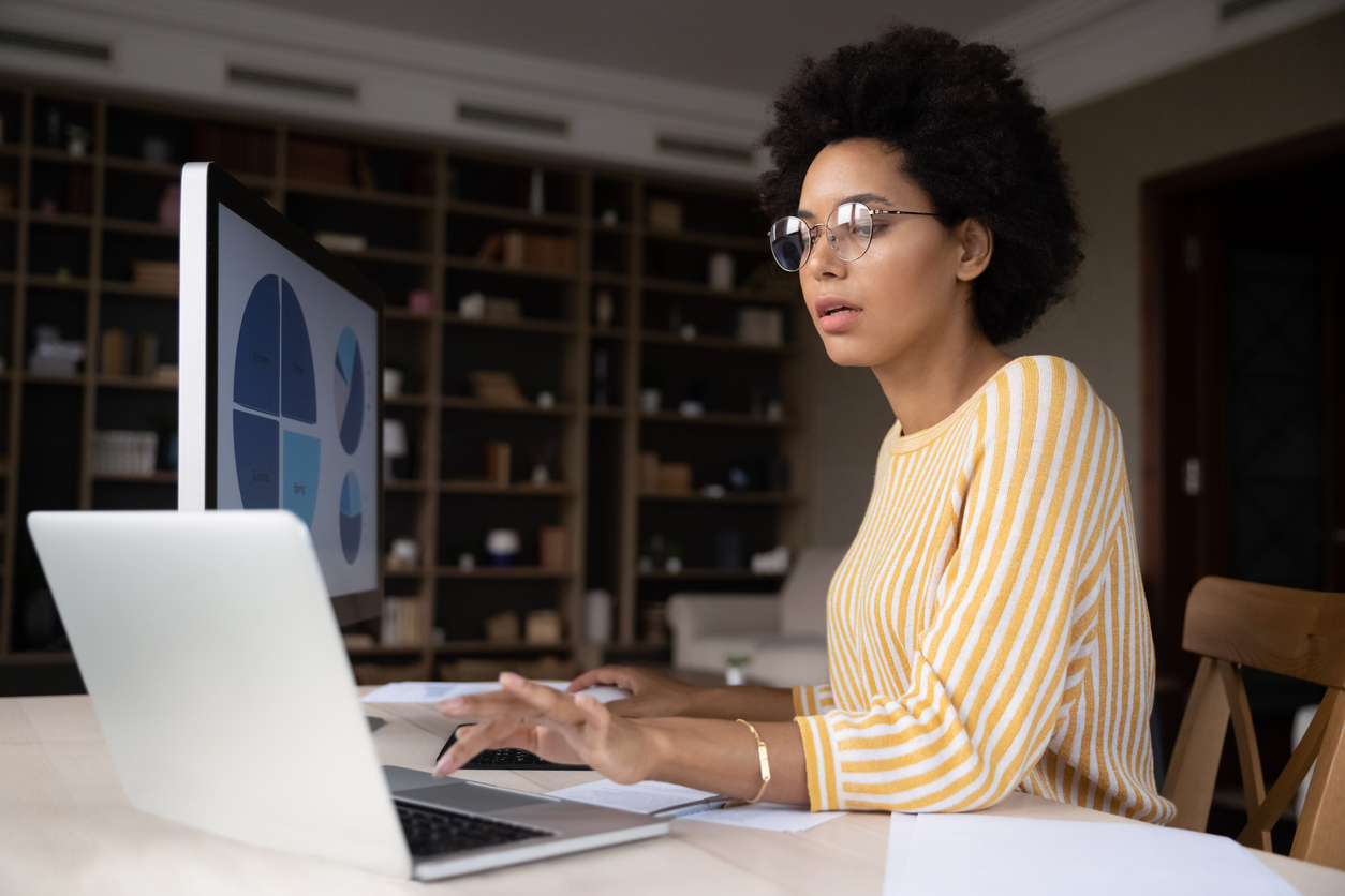 Woman consulting AOV to take better decisions